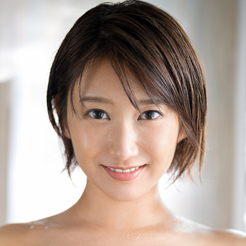 美波もも(みなみもも)