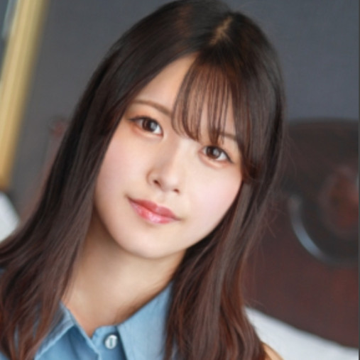 若月由衣(わかつきゆい)